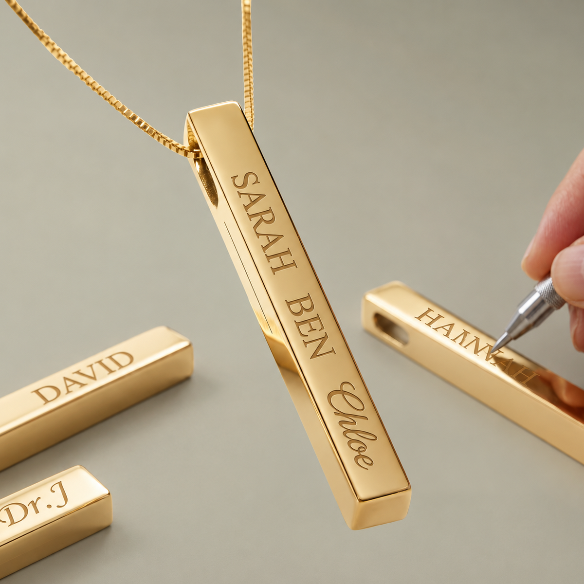 Colier personalizat bară verticală cu prenume | Pandantiv gravat din oțel inoxidabil 